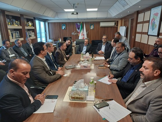 نشست معاون وزیر صمت با مدیران و معاونین شرکت شهرک‌های صنعتی استان مرکزی/ تمرکز بر درآمد پایدار و پشتیبانی هدفمند از صنایع کوچک